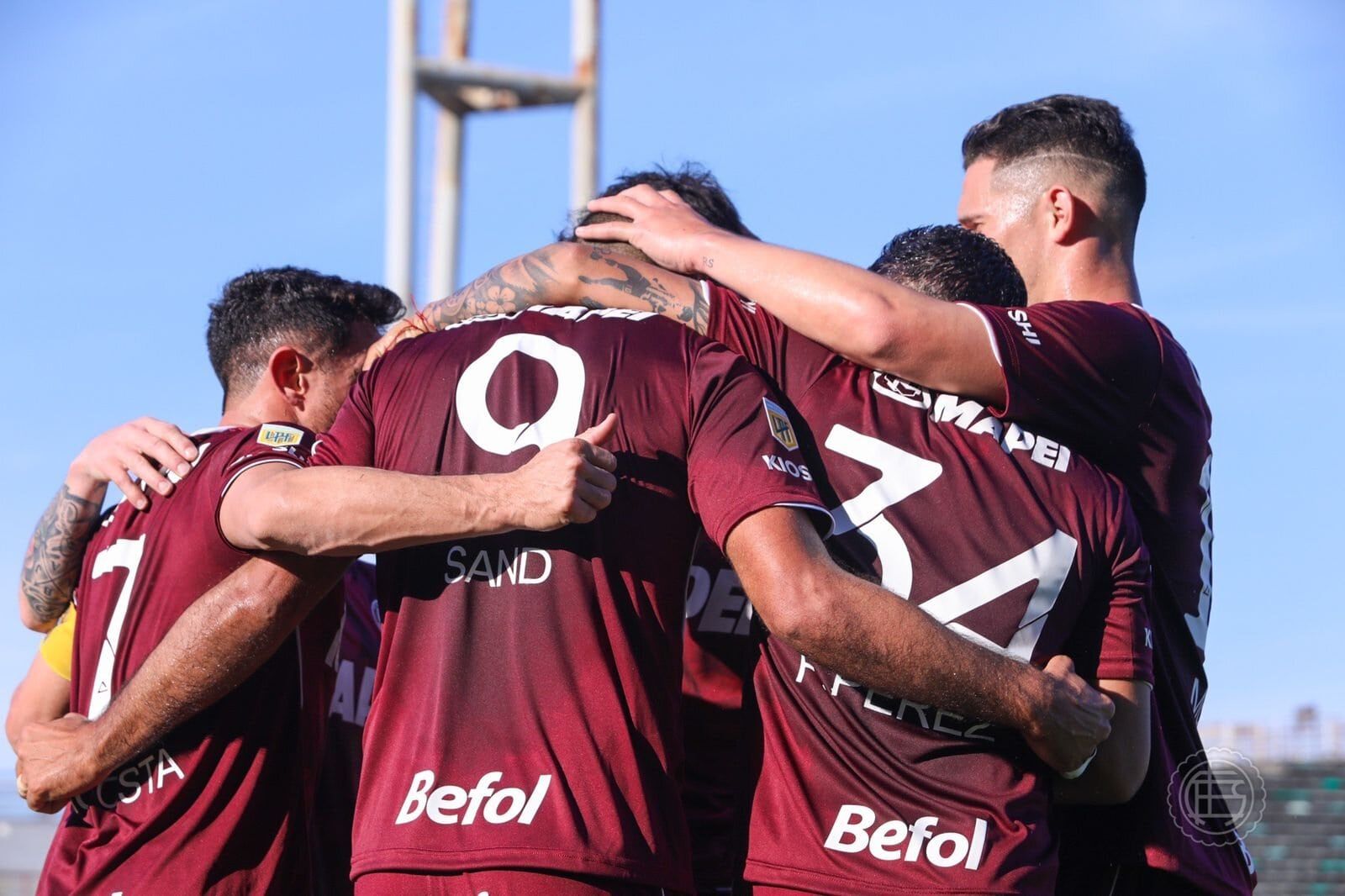 Los jugadores del Lanús celebran su victoria contra el Aldovisi