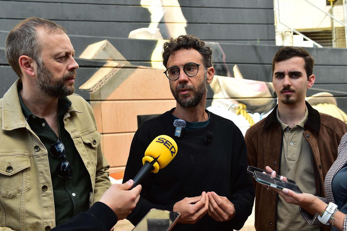 Fotogalería | Las primeras imágenes del macromural de Brea que unirá a Robe con Manolillo Chinato en Plasencia