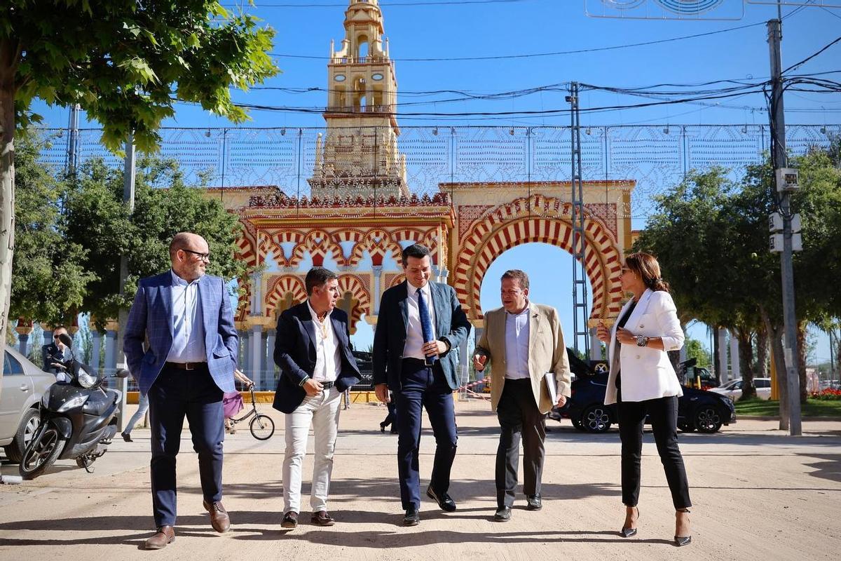 Los delegados de Accesibilidad, Infraestructuras, Fiestas e Igualdad con el alcalde.