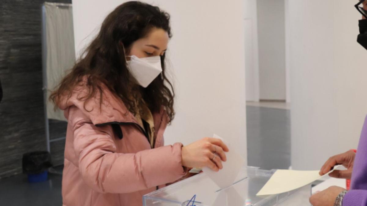 Votación en la casa de la cultura de Don Benito.