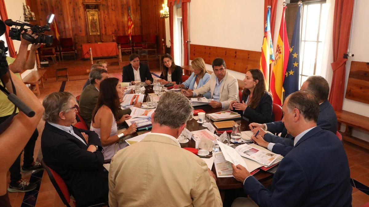 Carlos Mazón preside la Comisión Interdepartamental de Desplobación en Alpuente, este martes.