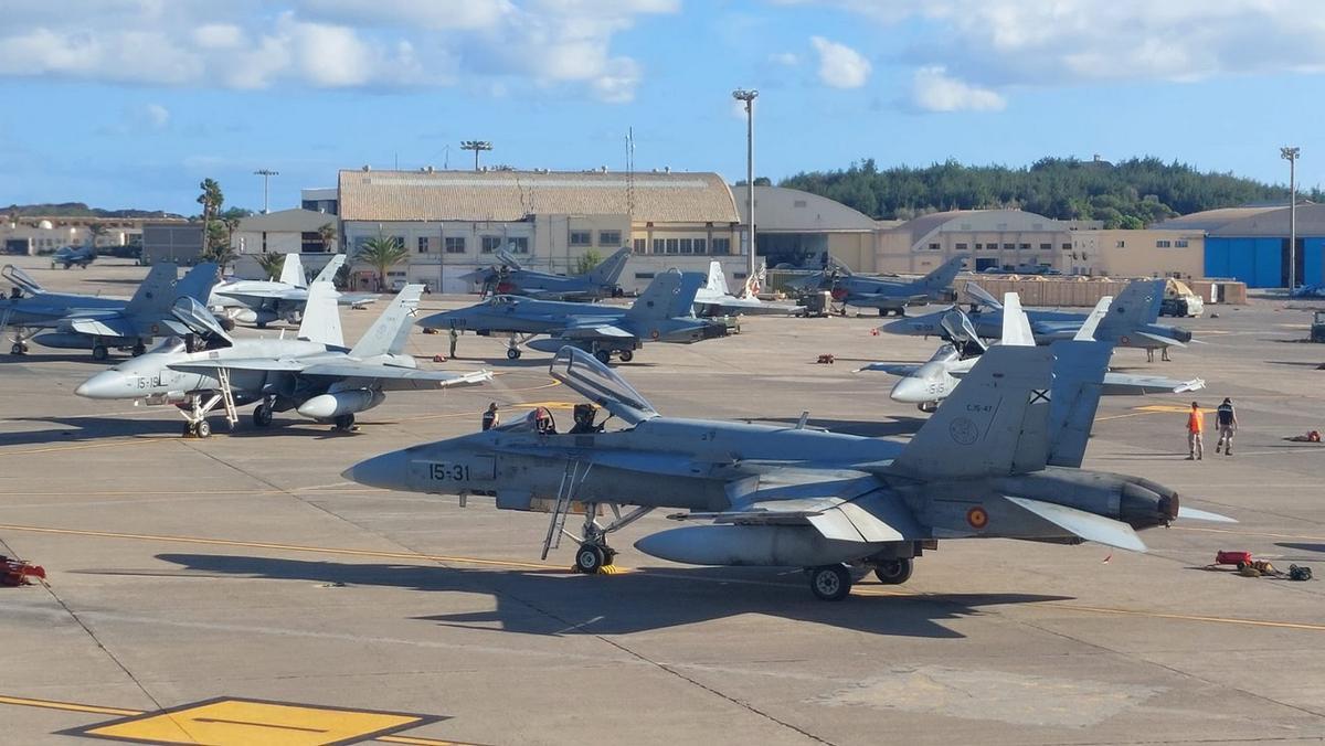 Casi un millar de militares de seis países ensayan en Canarias cómo &quot;ganar el aire&quot;