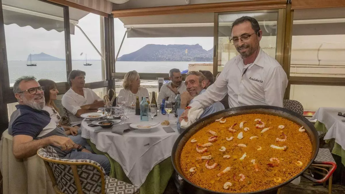 El restaurante Andalucía ensalza el sabor del mar de Calp y su cocina tradicional