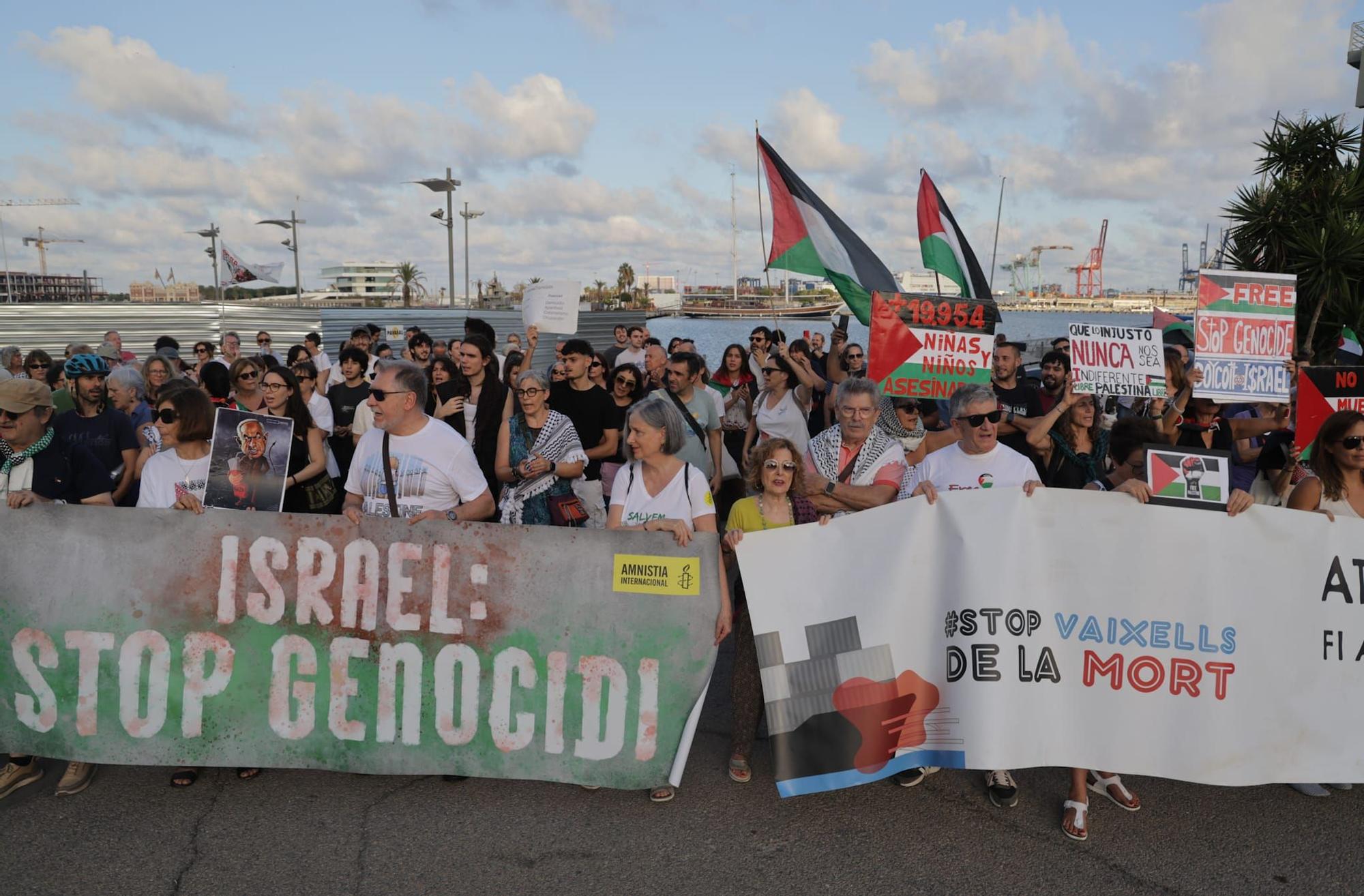 Decenas de activistas reclaman en València un embargo al comercio de armas con Israel