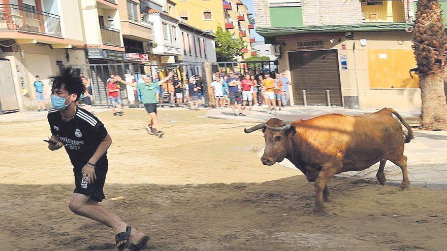 Un momento de los bous al carrer celebrados en el Grau Castelló este fin de semana.