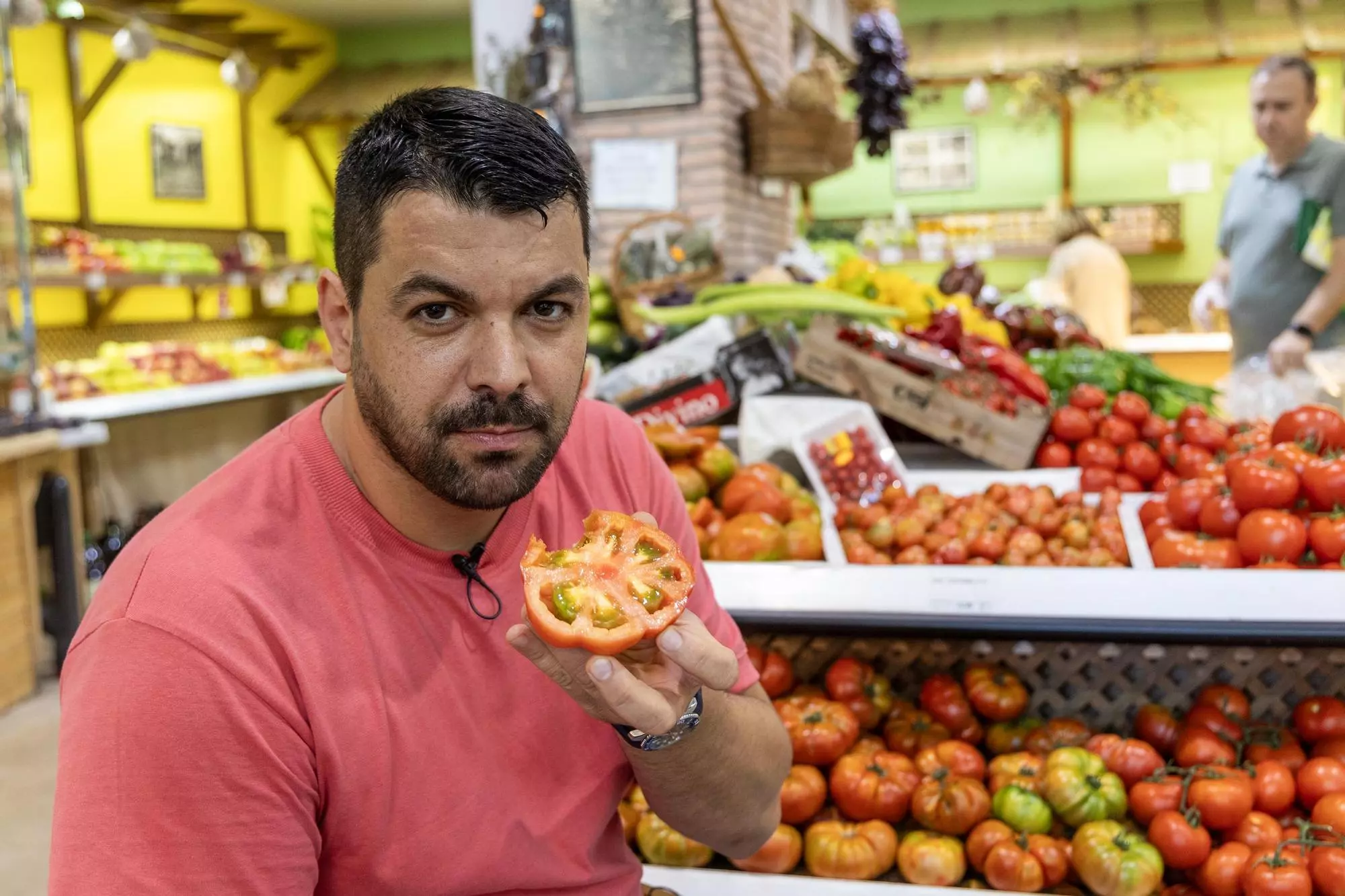 Silvio Ciamaru, agricultor y propietario de la frutería L'Horta. 