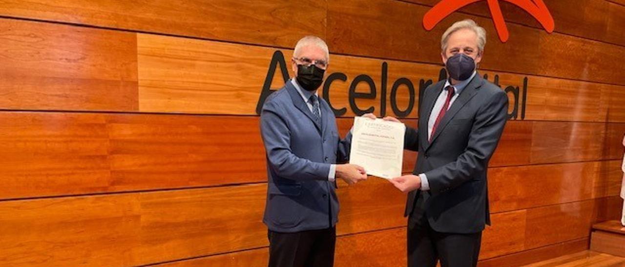 Isaías Táboas y José Manuel Arias, ayer, tras la firma del refuerzo de la alianza.