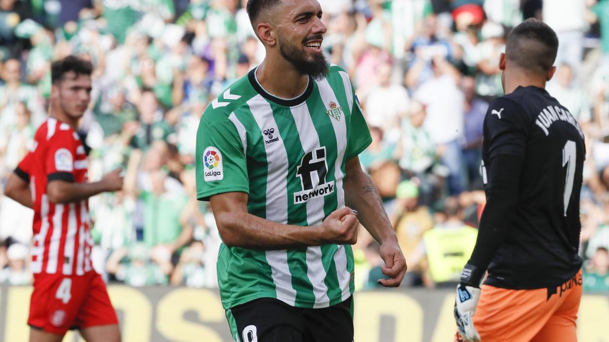 Borja Iglesias celebra la convocatoria a lo grande