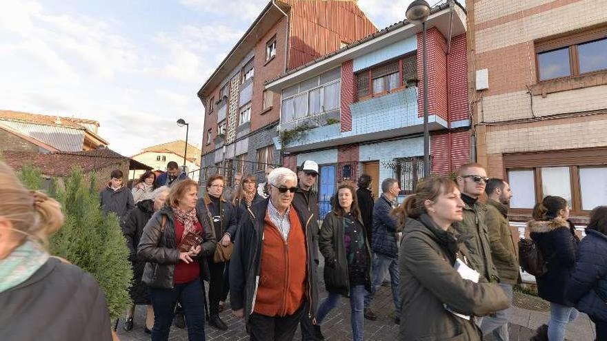 Llaranes premia a la vecina Covadonga Vega, al colegio público y al Museo del Ferrocarril