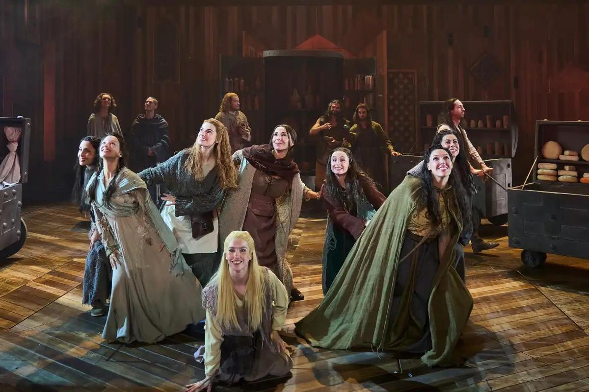 El musical de ‘Los pilares de la tierra’ cuenta con un reparto de 27 personas en escena.