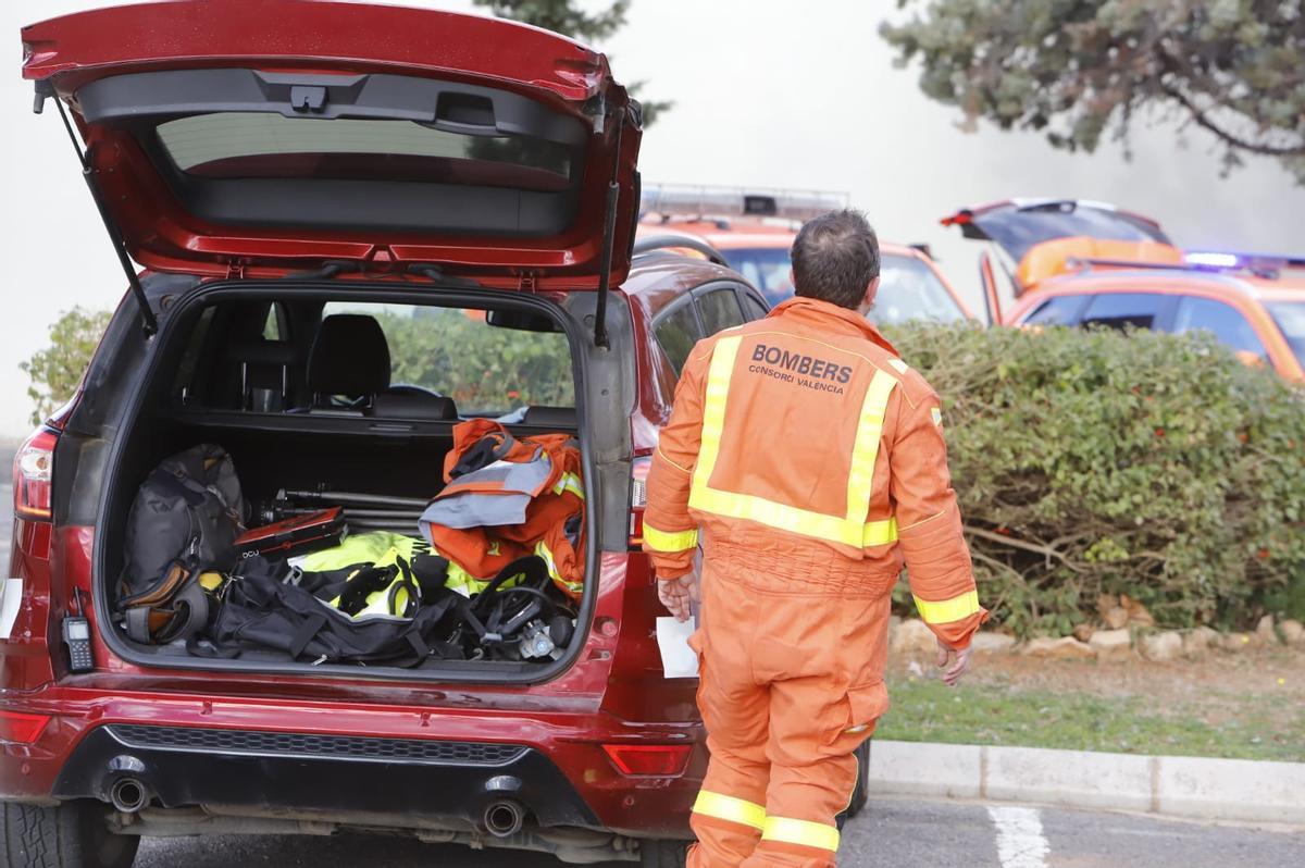 Un incendio forestal en Alzira amenza la Murta y dos centenares de viviendas