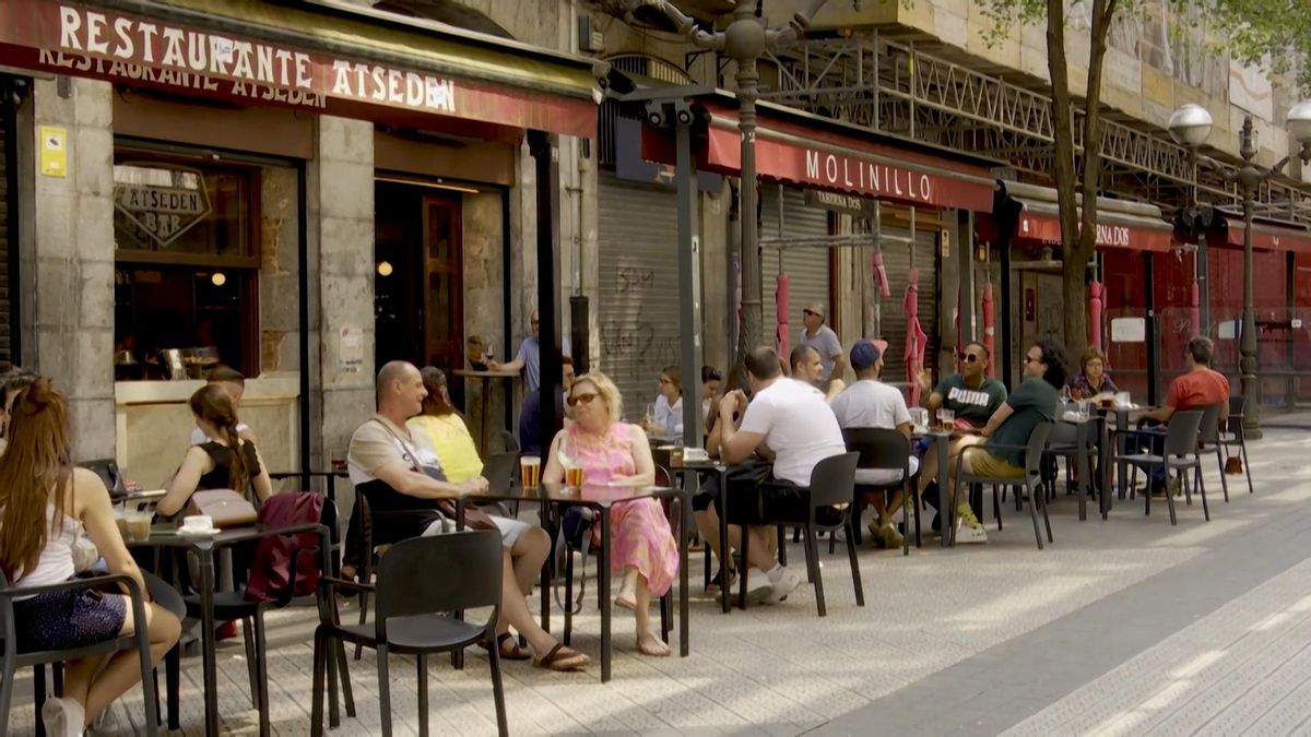 El paro baja en 1.357 personas en julio, hasta los 2,4 millones El paro baja en 1.357 personas en julio, hasta los 2,4 millones