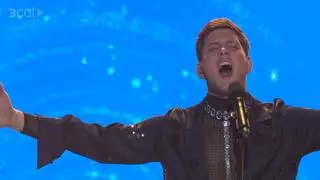 El cantant de Llançà Fredrik Strand se salva pels pèls i passa a la primera semifinal d’«Eufòria»