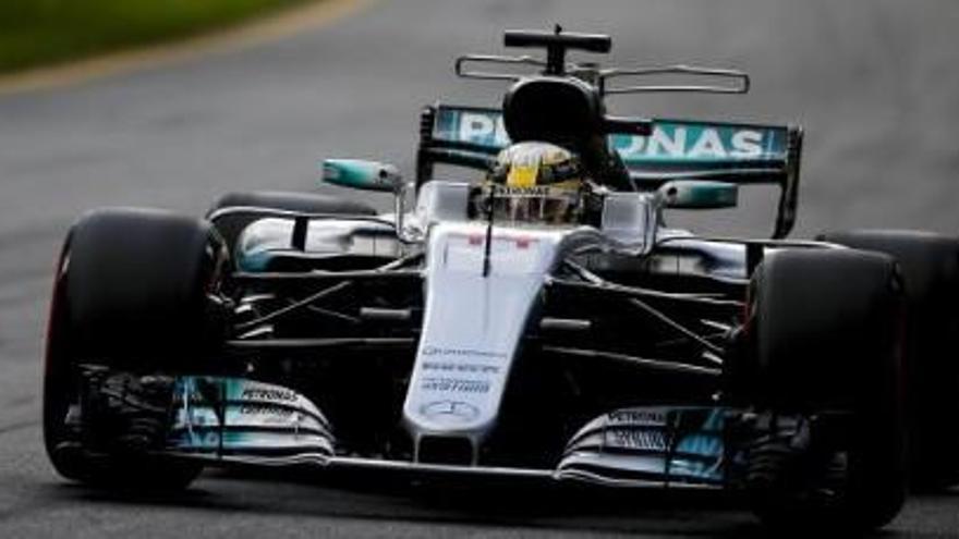 Hamilton aconsegueix la &#039;pole&#039; i Vettel garanteix batalla a Austràlia