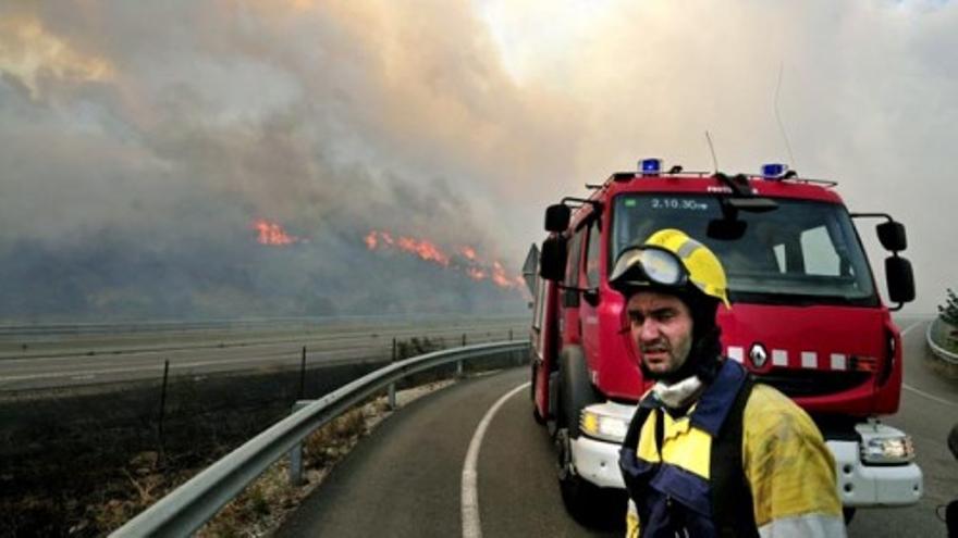 Tres muertos y 13.000 hectáreas quemadas en el incendio del Empordà