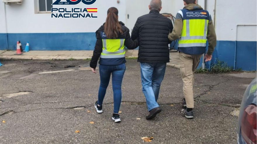 Detenen un home a Les Preses per descarregar i compartir pornografia infantil