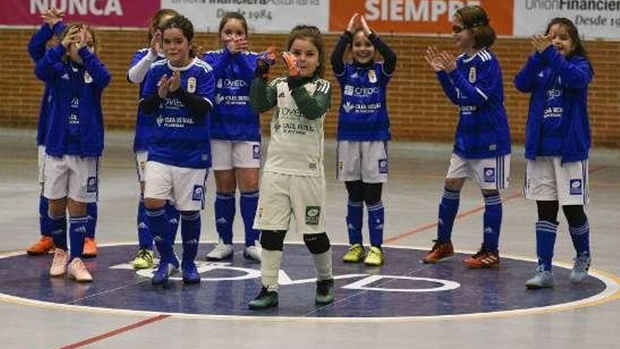 Las benjamines del Real Oviedo, al final del partido.