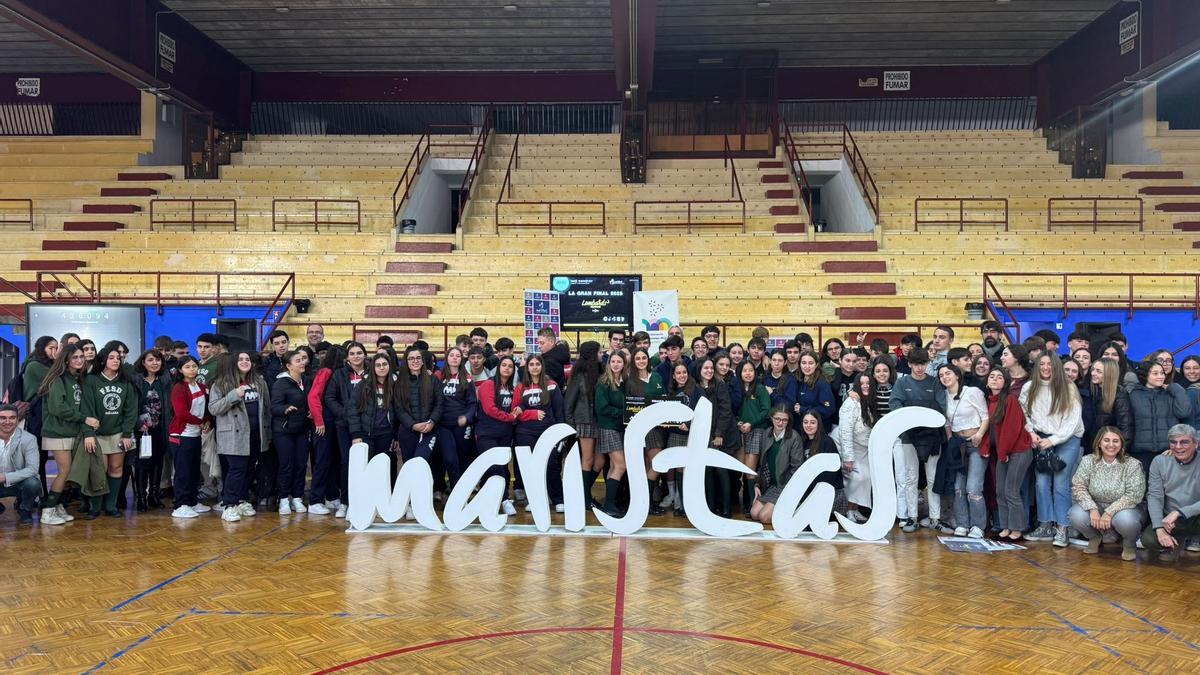 Alumnado de los cinco centros de Málaga reunidos en Maristas.