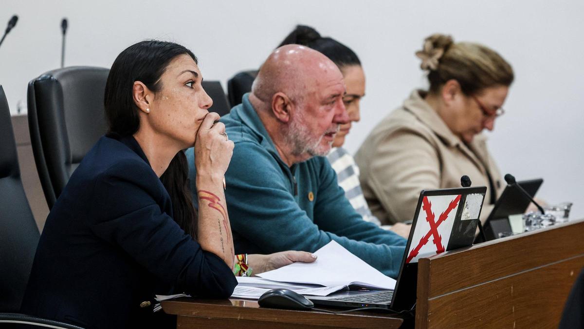 La concejal de Vox en Sant Josep, Araceli Colomar, en el pleno celebrado este jueves.