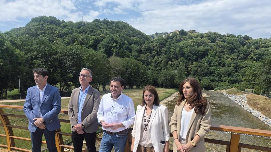 Laviana se moja por La Chalana: el Alcalde aboga por su uso como zona de baño y de piraguas y por explorar "todas las posibilidades de ocio que nos ofrezca el río"