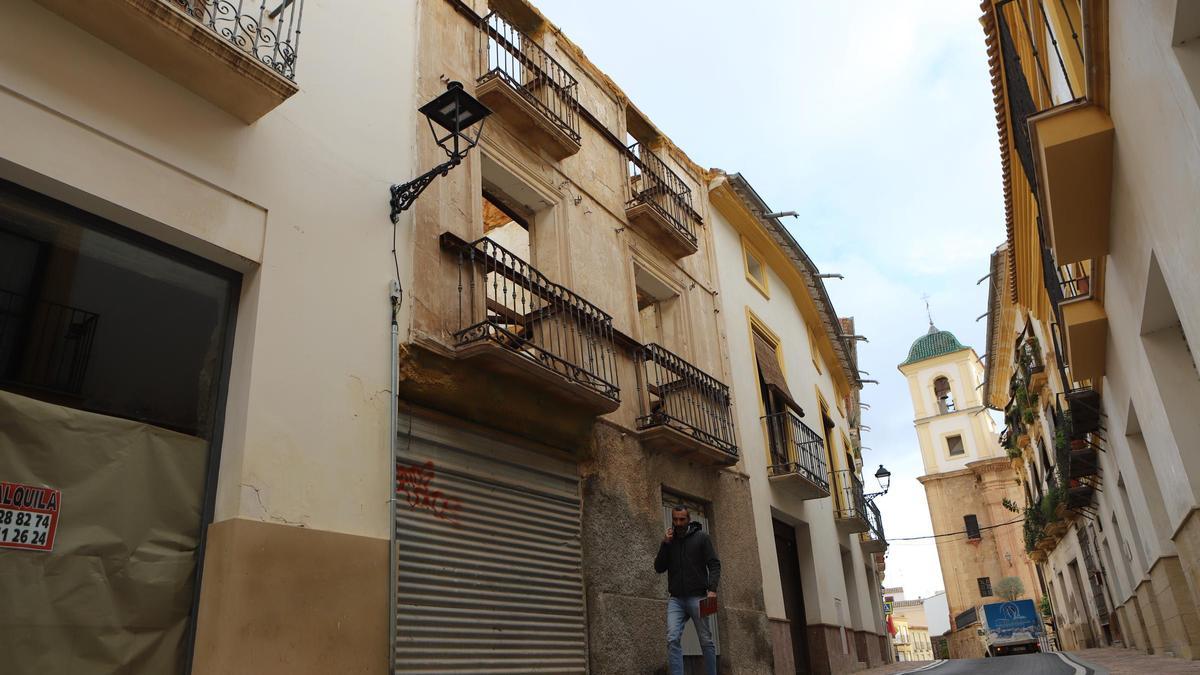 Uno de los solares que ha recibido el ultimátum, en la calle Santiago.