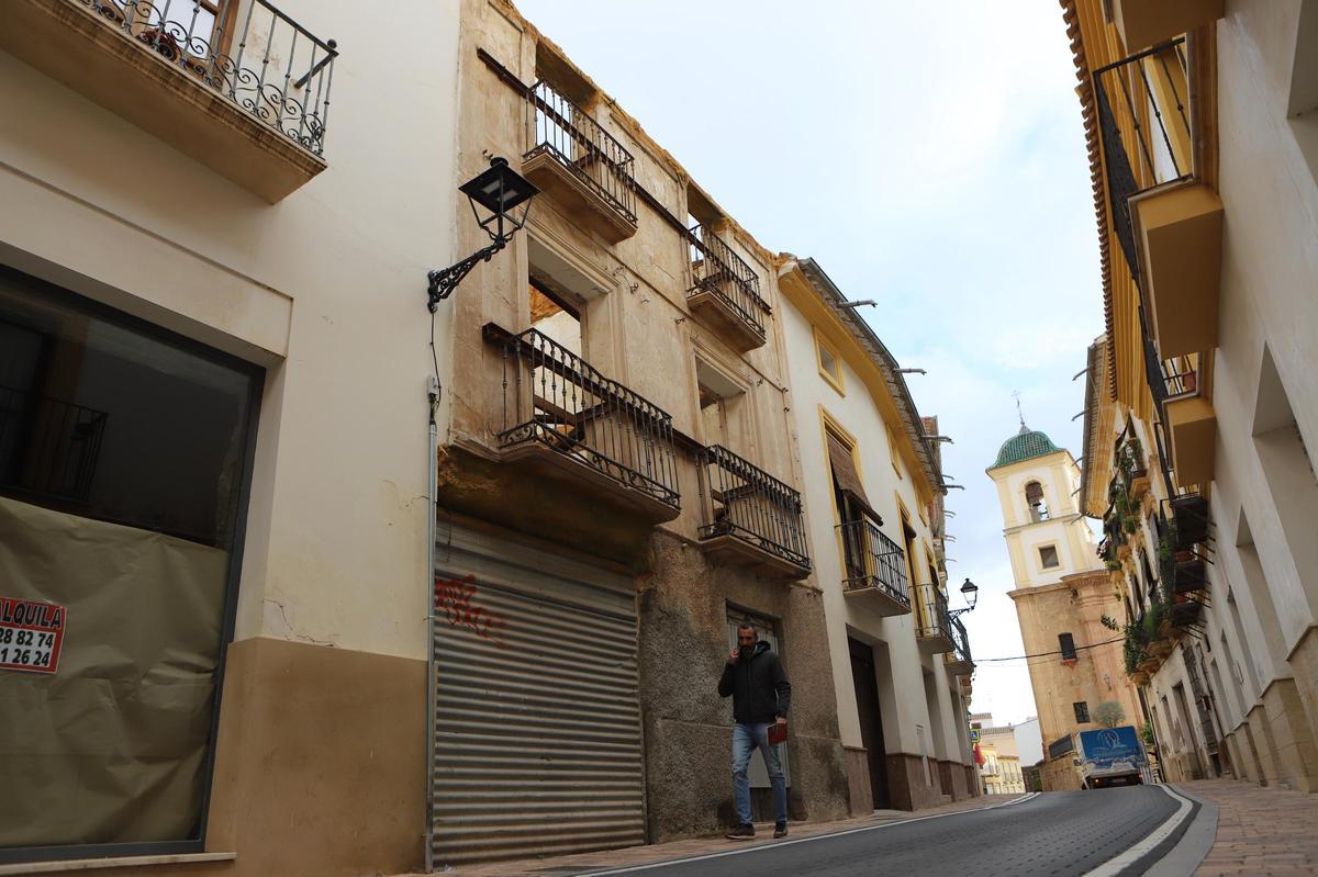 Uno de los solares a subasta, en la calle Santiago.