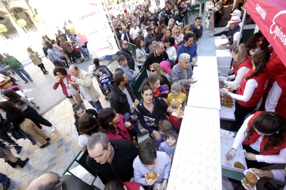 Presentación del cartel del Entierro de la Sardina y posterior reparto de pasteles de carne