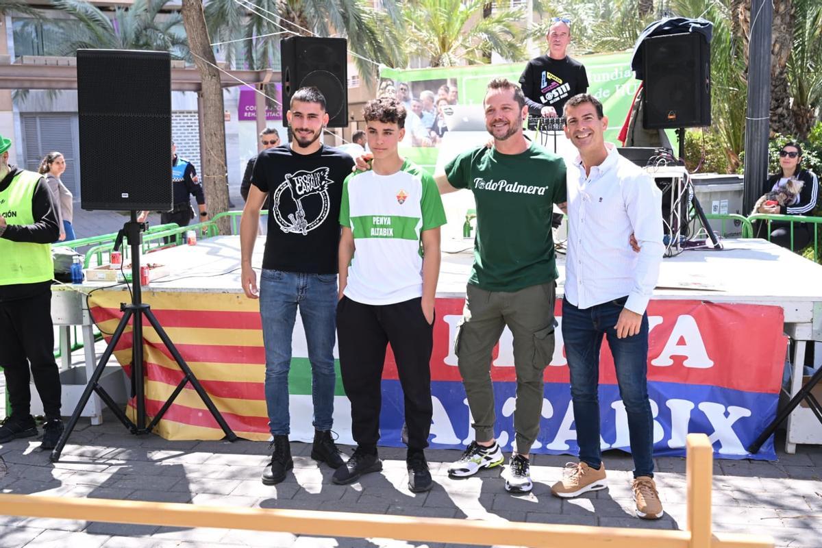 Los mejores momentos del campeonato de lanzamiento de hueso de dátil en Elche este segundo lunes de Pascua