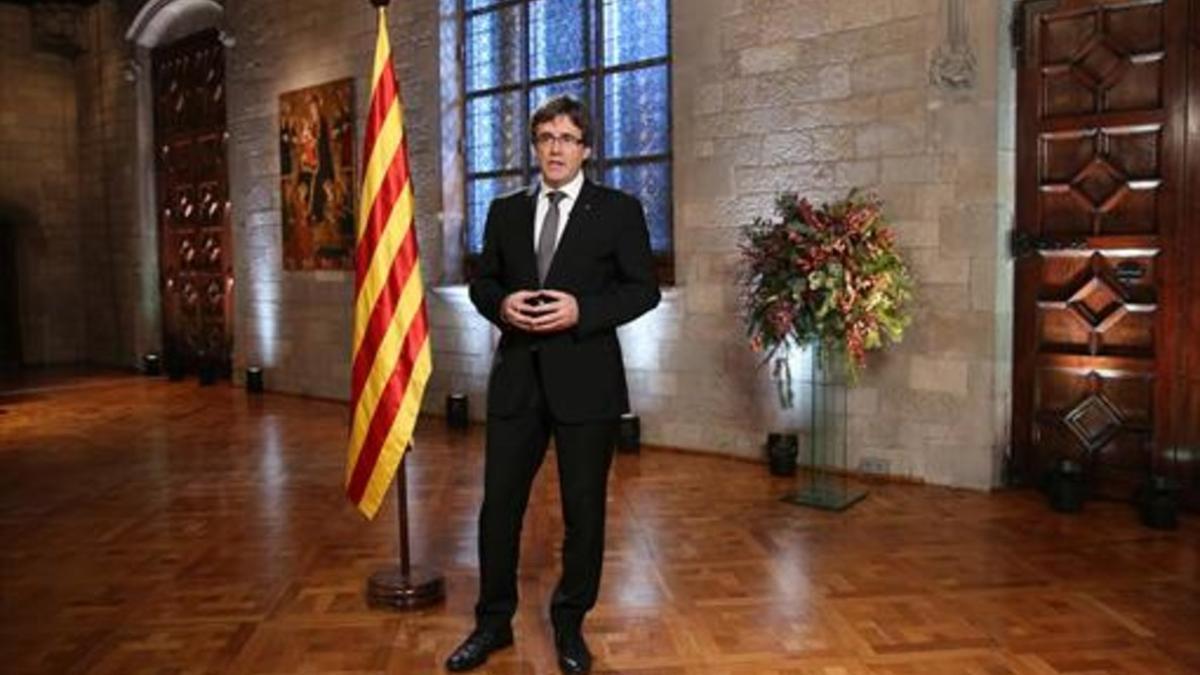 Puigdemont, durante el discurso de Fin de Año, ayer, en la Generalitat.