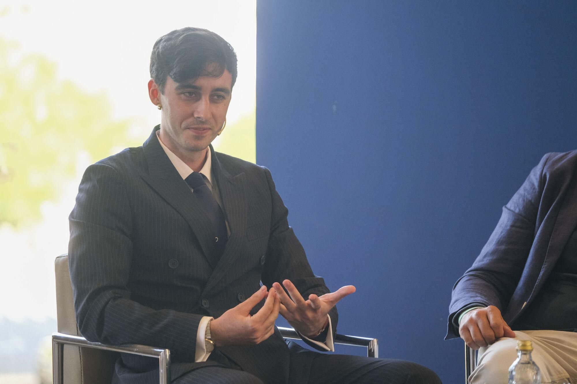 Expertos reunidos por La Opinión apuestan por el conocimiento financiero para superar los actuales tiempos de incertidumbre
