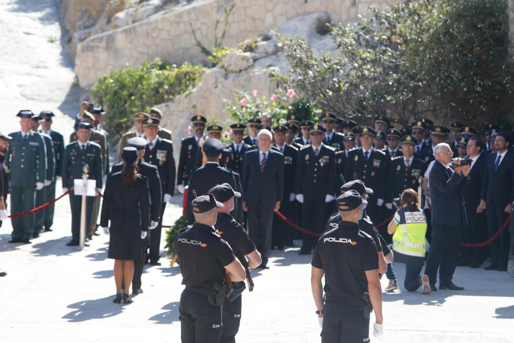 Un momento del acto de la Policía en el Castillo de Santa Bárbara.