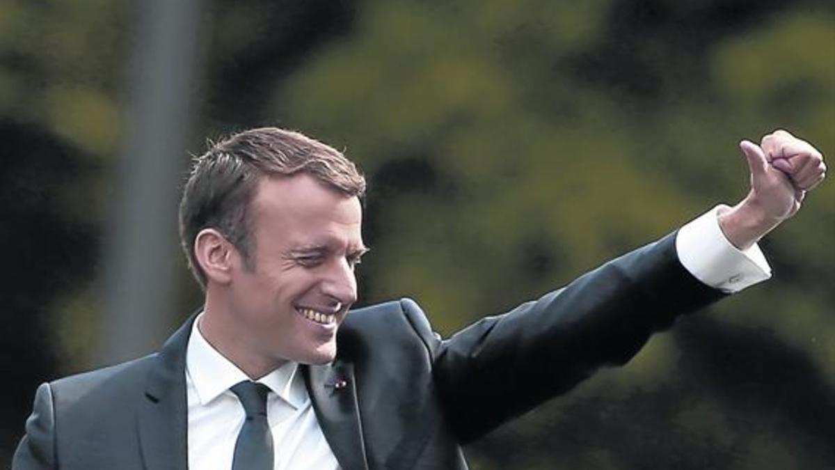 Macron saluda el día de su toma de posesión, el pasado 14 de mayo.