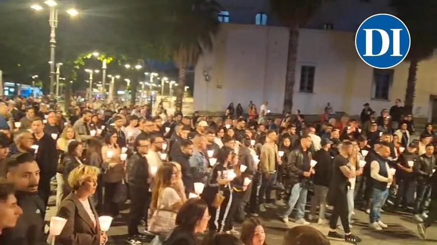 Video de la marcha silenciosa por las calles de Pagani, en recuerdo de Francesco Sessa, apuñalado en Ibiza