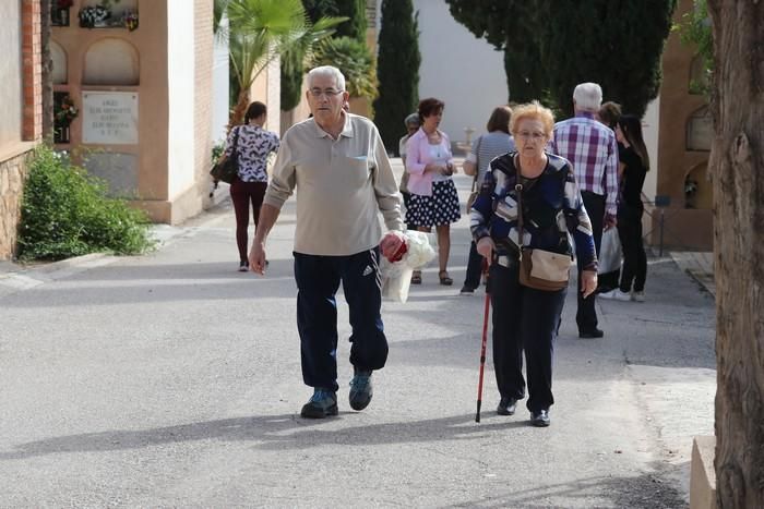 Día de Todos los Santos en el cementerio de Lorca