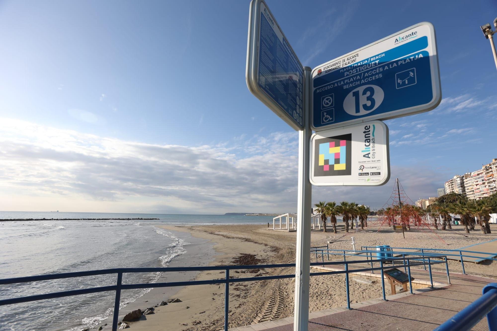 El temporal de Isaack golpea la playa del Postiguet de Alicante