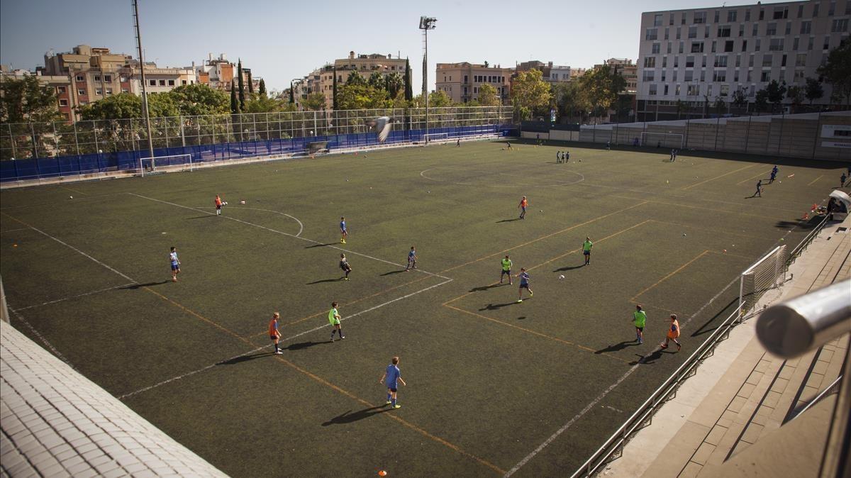 zentauroepp35448320 barcelona 06 09 2016    campo de futbol l aliga de gracia  e180611135919