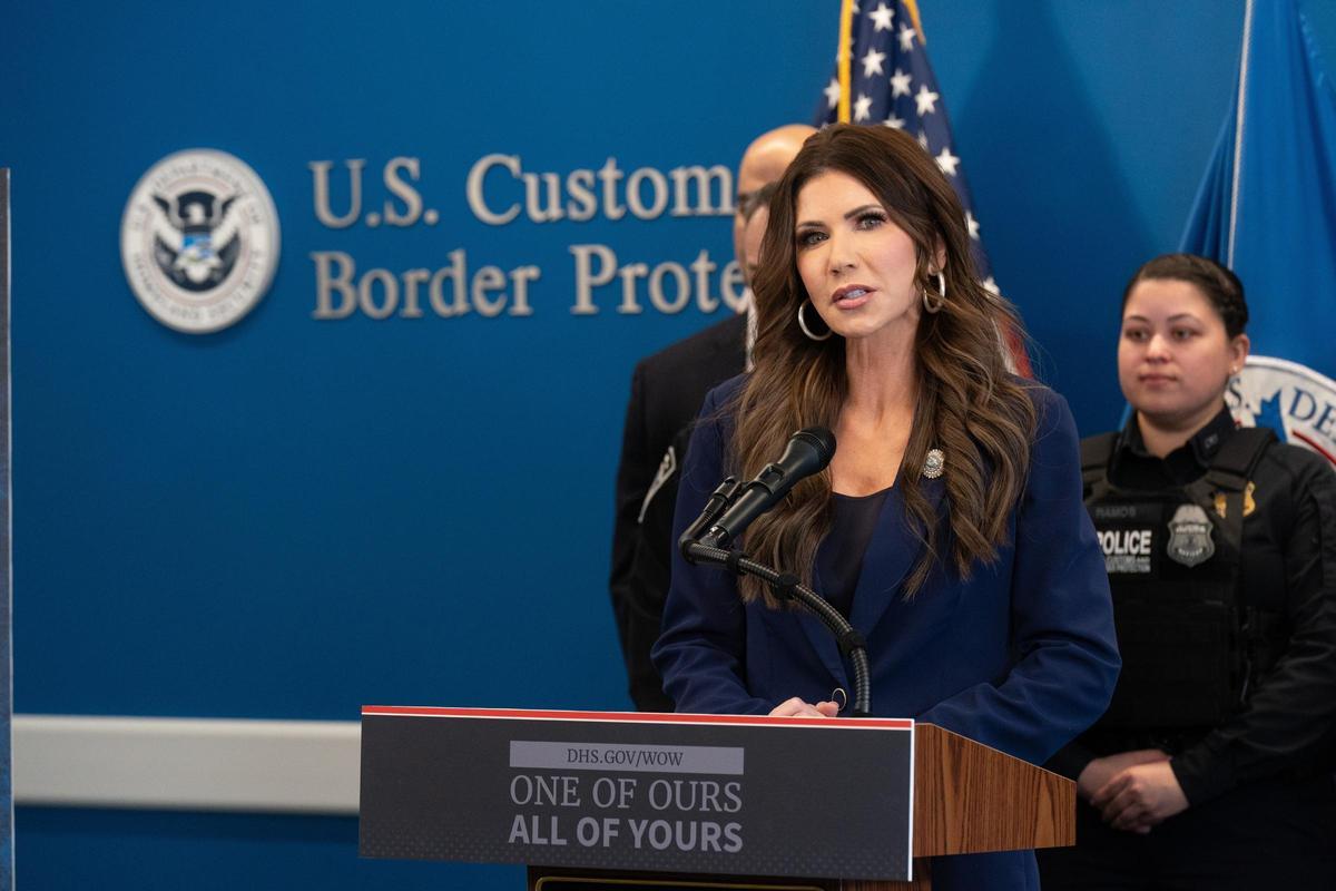 Trump destitueix  la secretària de Seguretat Nacional