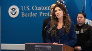 Trump destitueix  la secretària de Seguretat Nacional