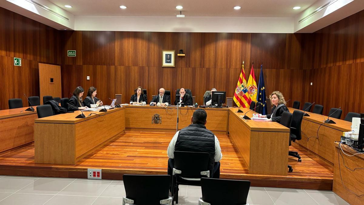 Manuel Cortés Giménez, este martes, en el banquillo de los acusados de la Audiencia Provincial de Zaragoza.