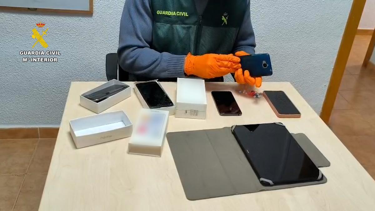 Algunos objetos robados por los autores de la oleada de robos en viviendas de Náquera.