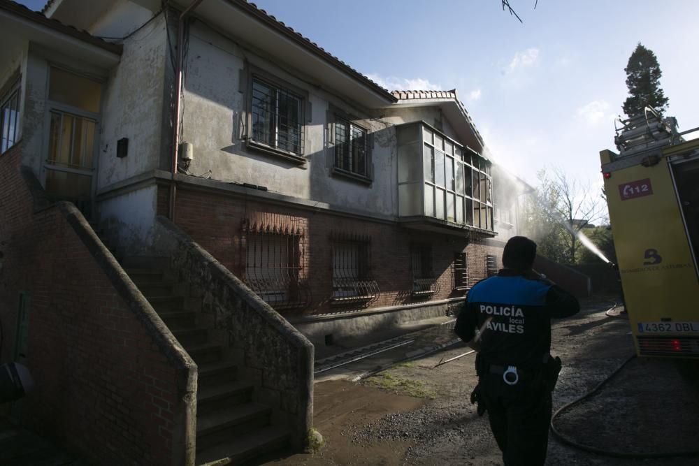 Incendio en un caserón de Jardín de Cantos, en Avilés