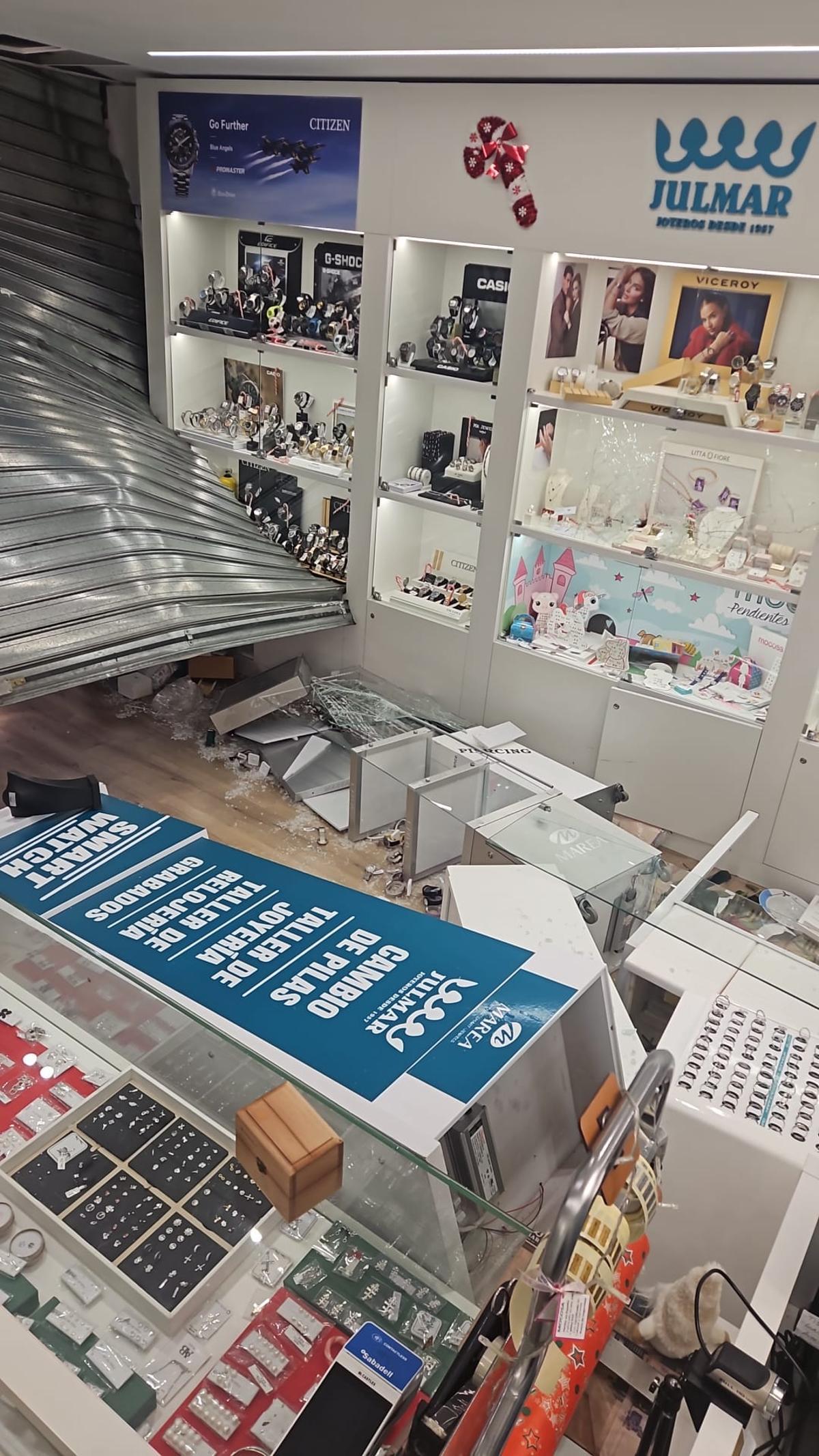 Asalto de la banda de aluniceros a una joyería en un centro comercial de Sagunt