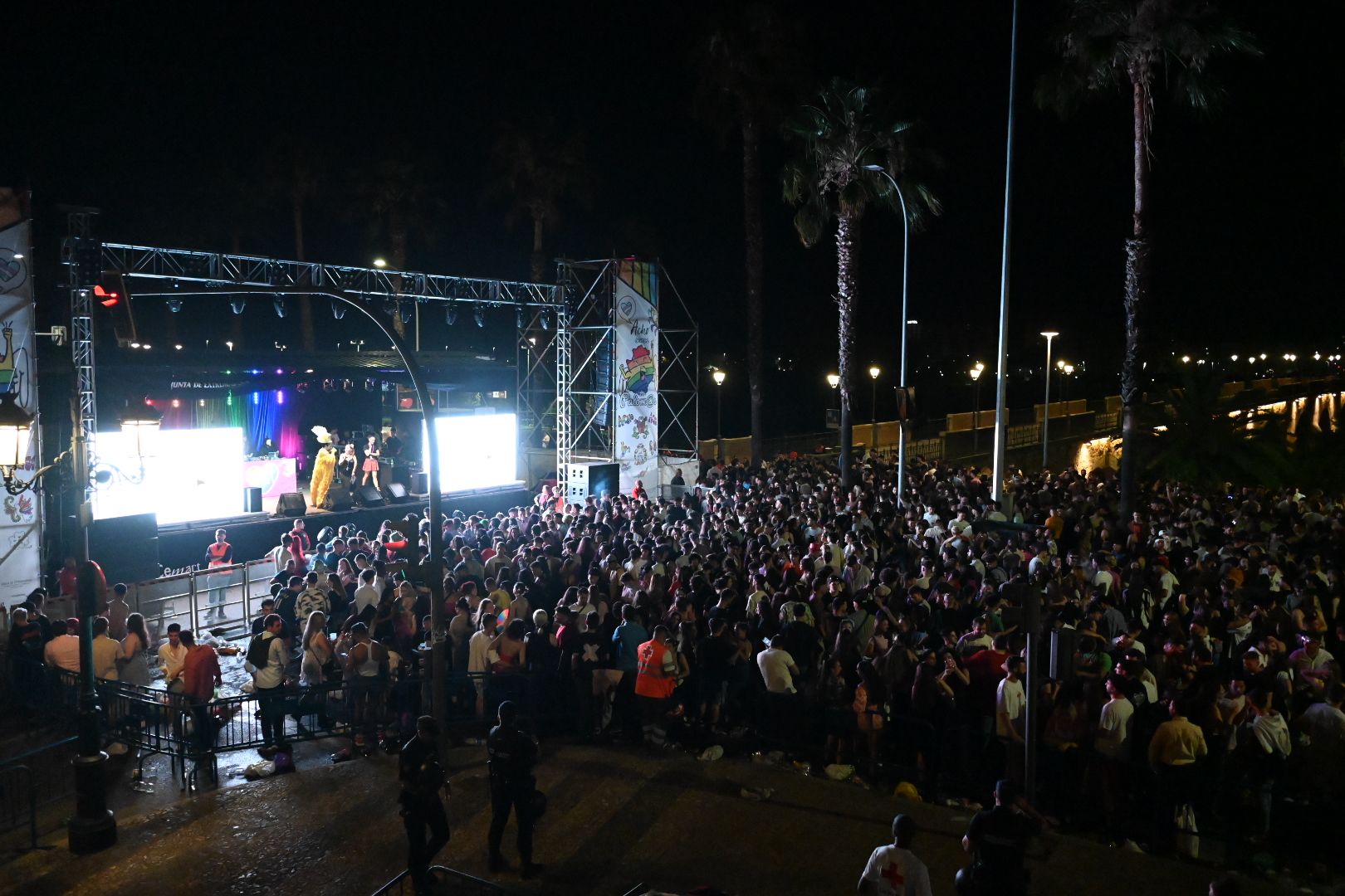 Así fue la 'nochentera' de la fiesta de Los Palomos de Badajoz