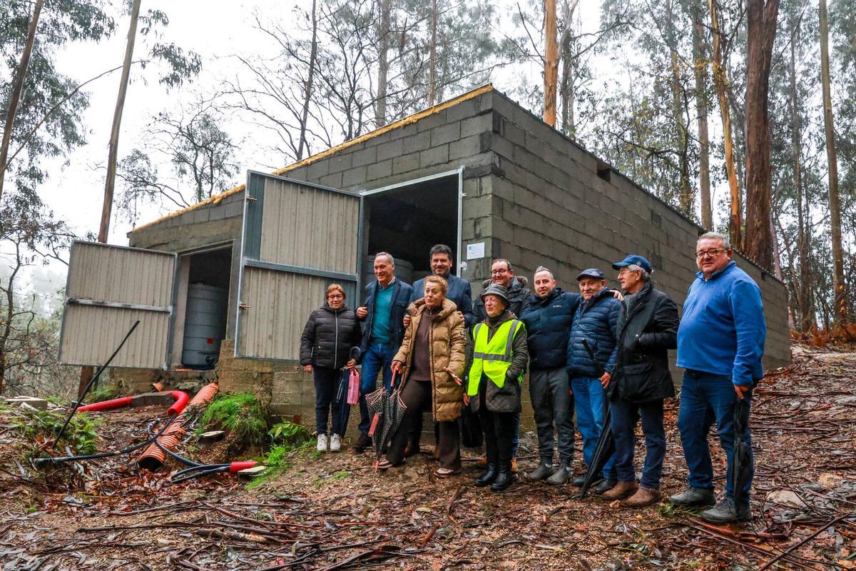 Un momento de la visita institucional a Meaño.