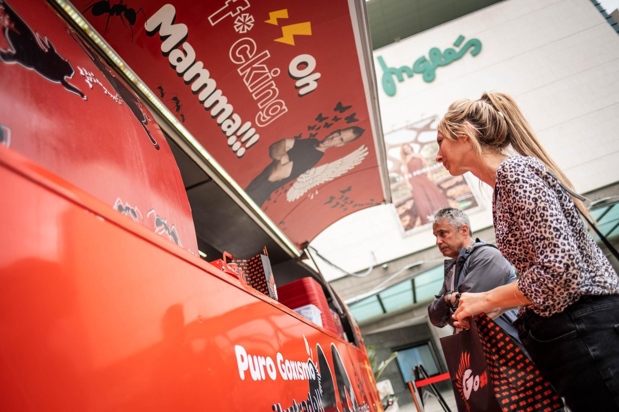 Colas en el estreno en Tenerife de GoXo, la food truck de Dabiz Muñoz