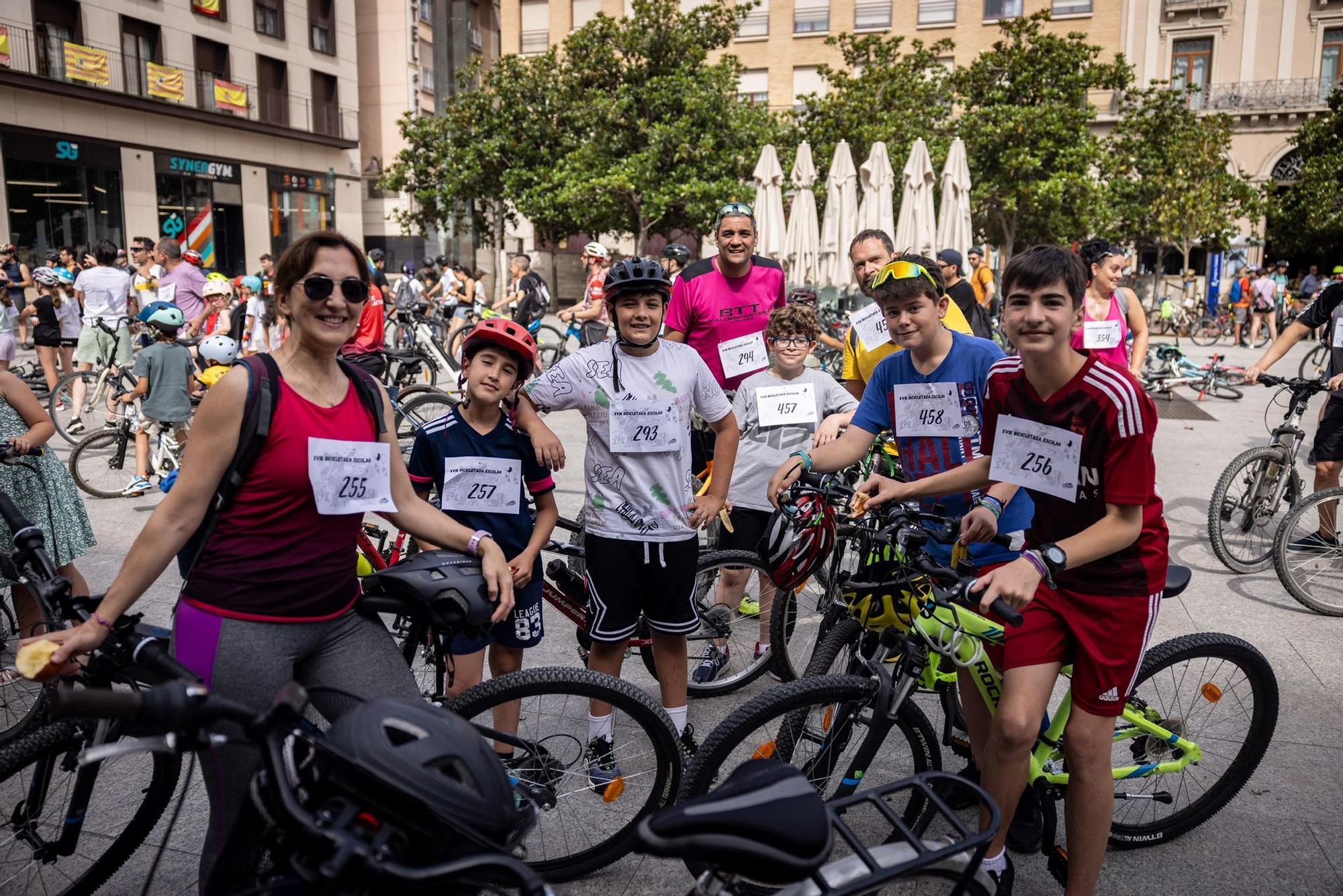 En imágenes | La tradicional bicicletada escolar toma las calles de Zaragoza este domingo