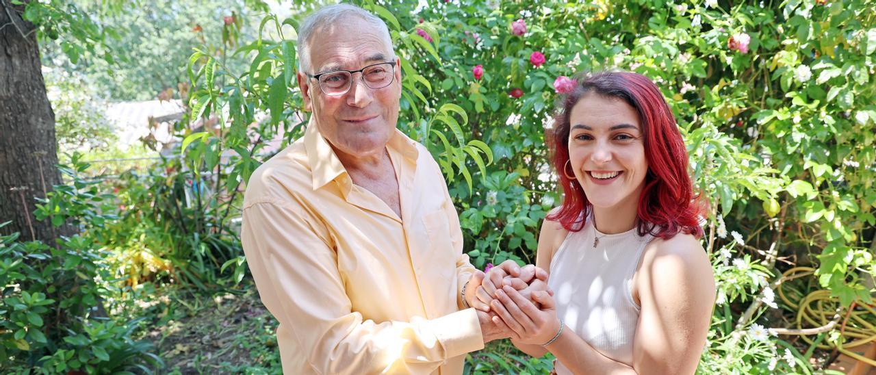 Alfonso y Sara, abuelo y nieta, concurren juntos a las elecciones en la candidatura del PSOE de Nigrán.