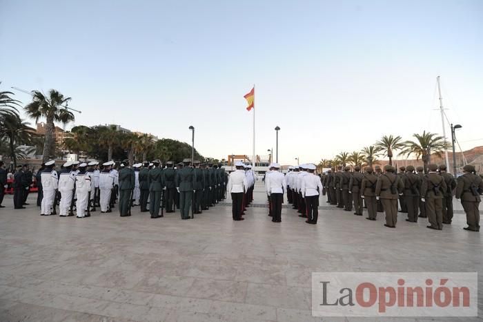 Arriado Solemne de Bandera en el puerto de Cartagena