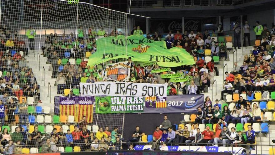 La afición del Palma Futsal se dejó sentir en el pabellón Quijote Arena de Ciudad Real.