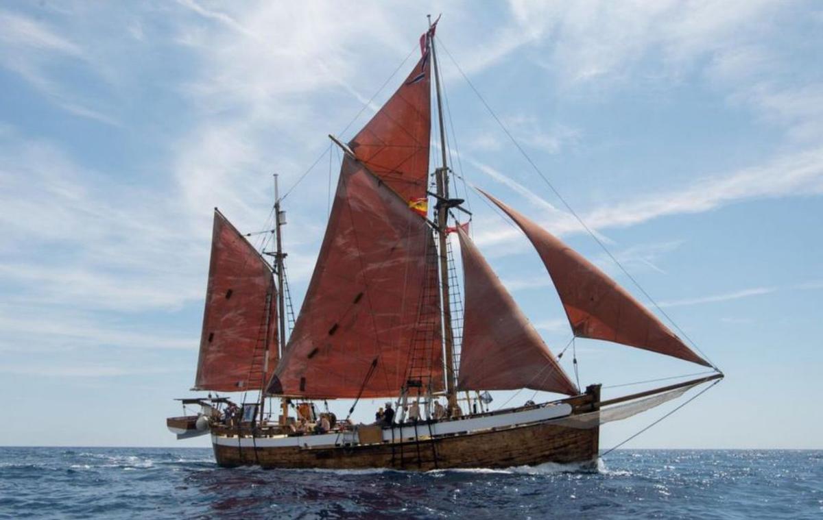 "Hemos vuelto a nacer", dicen los seis científicos rescatados de su velero hundido
